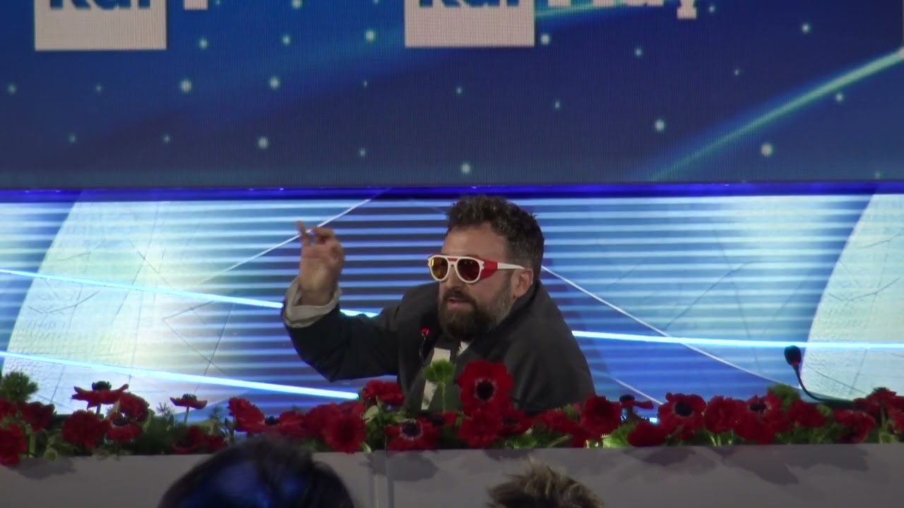 Dargen D'Amico a Sanremo 2026: la conferenza stampa con qualche polemica