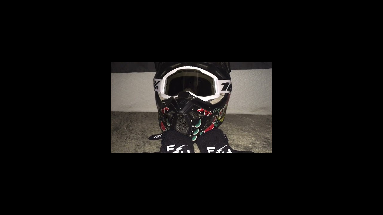 I got new gloves and goggles!