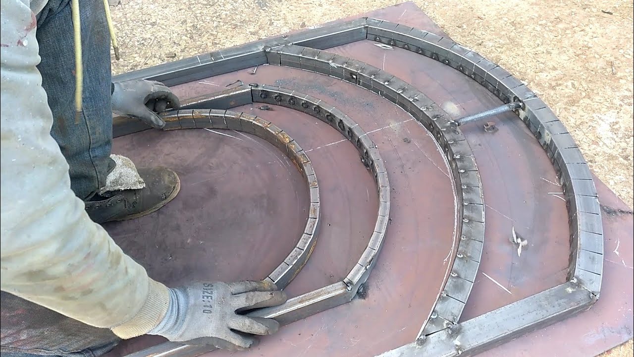 صنع باب حديد ذات شكل جميل بأربعة اقواس مقاس 120×90