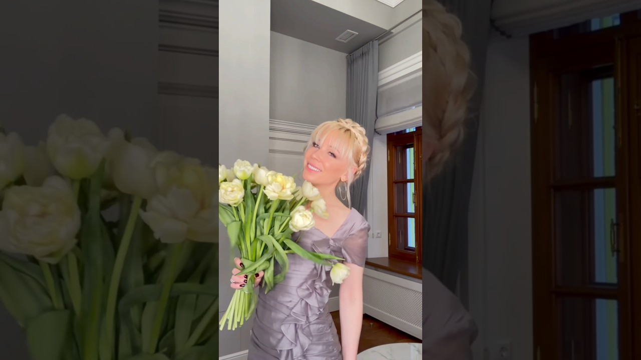 Счастливая Катя показала букет белых махровых тюльпанов от SHAMAN на 8 марта! 💐