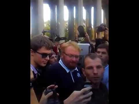 Марш мира С Петербург 21.09.2014 Провокатор депутат Милонов ругается с маршем мира (Валун-Видео)