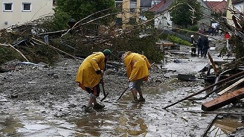 Schwere Überschwemmungen in Europa: Mindestens vier Tote in Niederbayern, ein Todesopfer in…