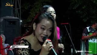 ERIKA SYAULIA FT TIARA TAHTA SESAL