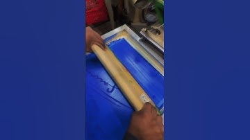 Simple one color screen print hit 🔵🔵🔵 #streetstyle #screenprinting