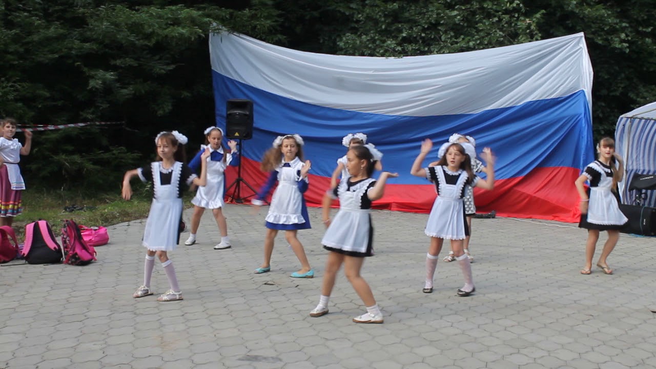 Танец мы дети россии. СОШ 16 Красносельский Гулькевичский район. Танец мы маленькие дети. Танец маленькие дети нам хочется гулять.