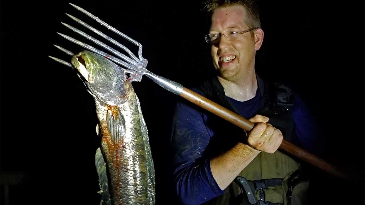 Spearfishing BIG Snakehead & Forging Fishing Spear - Catch Clean & Cook  Snakehead 