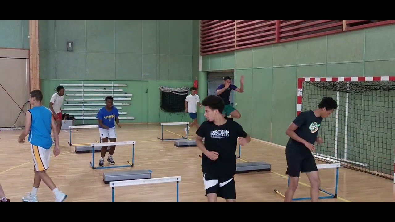 USRO BASKET U17 NAT EN PRÉPARATION PHYSIQUE AVEC COACH GABYGYMNASE JESS