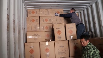 Busy loading the container with the fireworks for our USA customer to catch their July Sale Season.