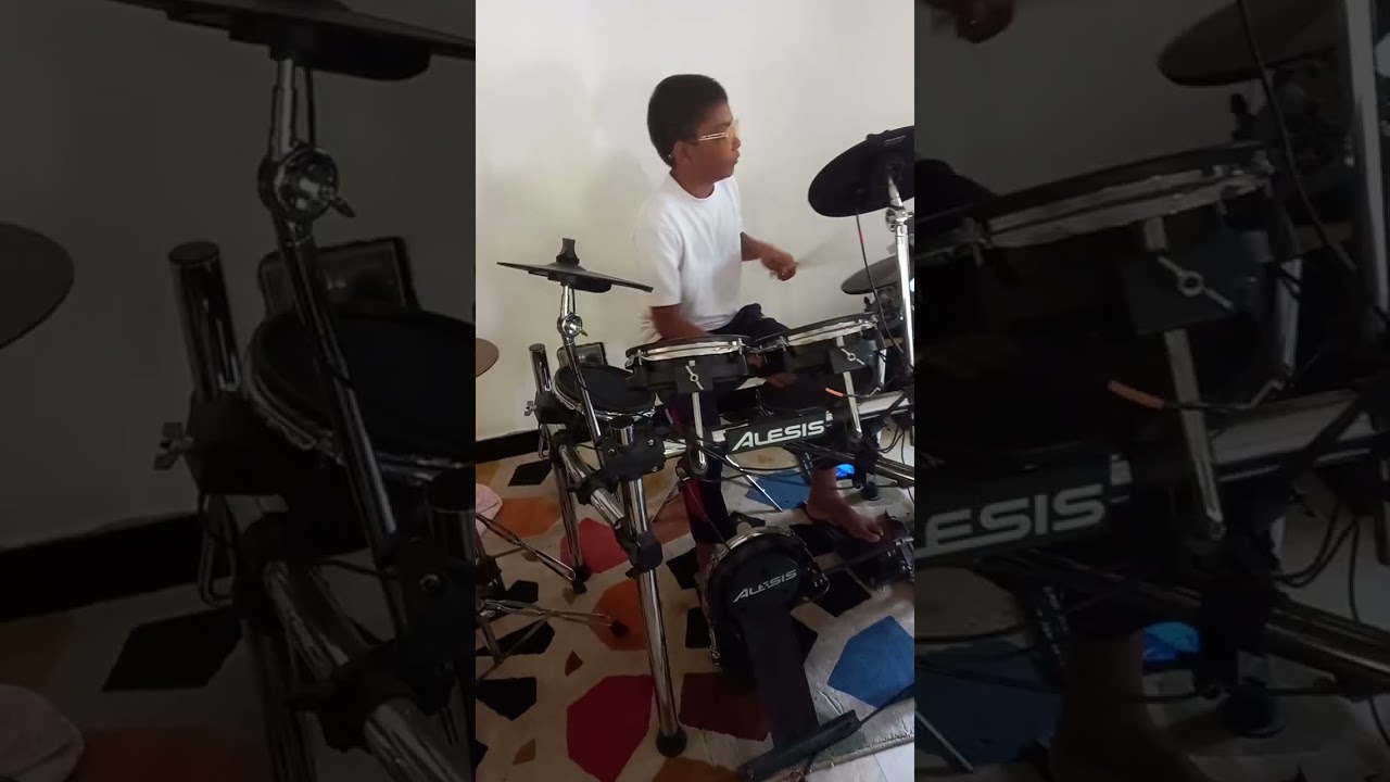 මිණි ම්ණි  පොද වැටේවි ( Anuda drums  )