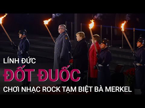 Lính Đức đốt đuốc, chơi nhạc rock tạm biệt bà Merkel | VTC Now