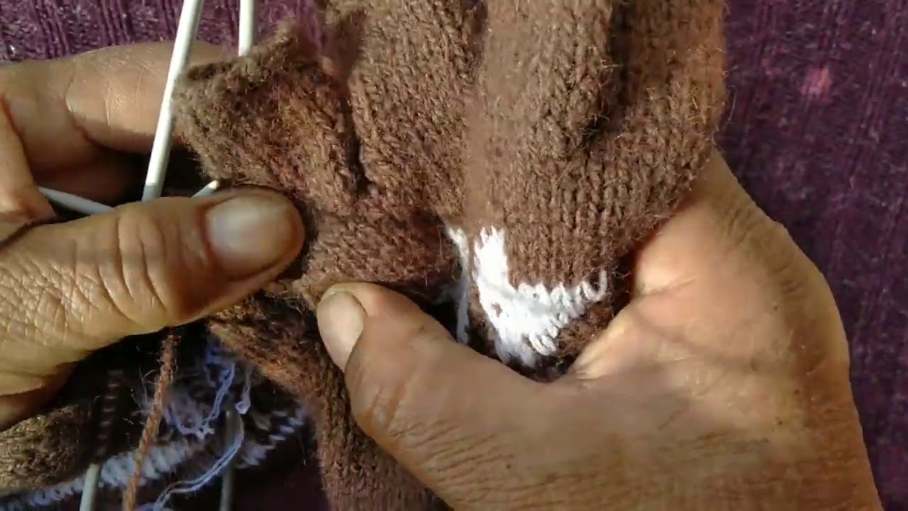 Guante tejido a mano de esta forma separé los dedos