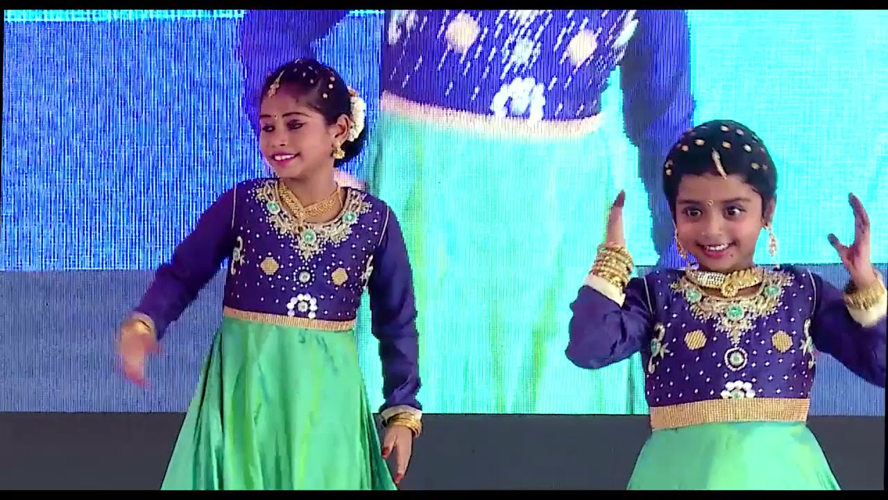 Veeta Varsity Mayiladuthurai - PEACOCK DANCE PERFORMANCE - YouTube