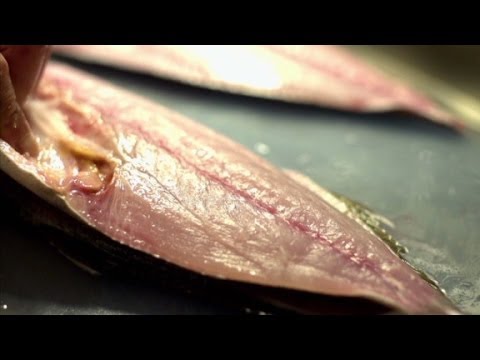 Bourdain searches for the perfect sushi in Tokyo (Parts Unknown, Japan)