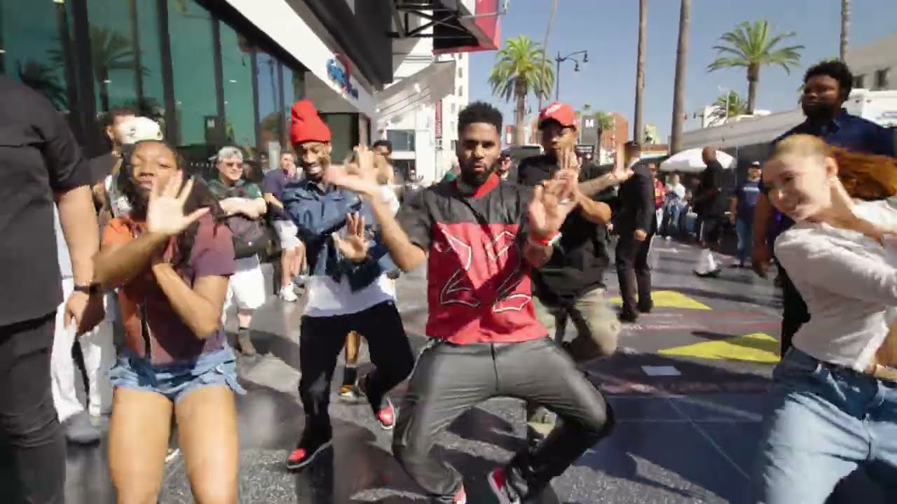 Squad Popped Up on Hollywood Blvd 🚨Flash Mob🚨