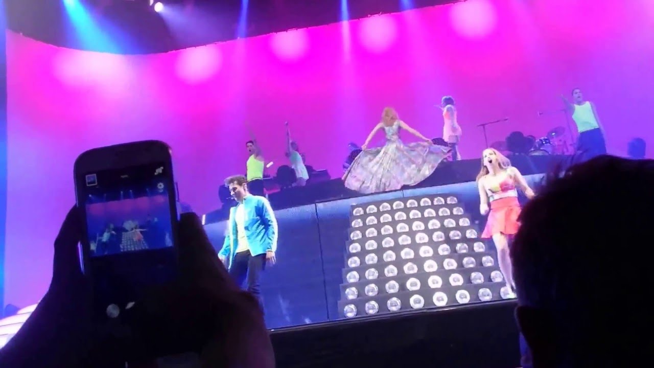 Juntos Somos Mas - Violetta Live Cracow 2015