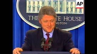 USA: WASHINGTON: CLINTON DEFENDS WIFE OVER WHITEWATER AFFAIR