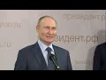 «Хлеб и выпечка, а не насекомые, как на Западе!»: Владимир Путин пошутил о еде будущего в России