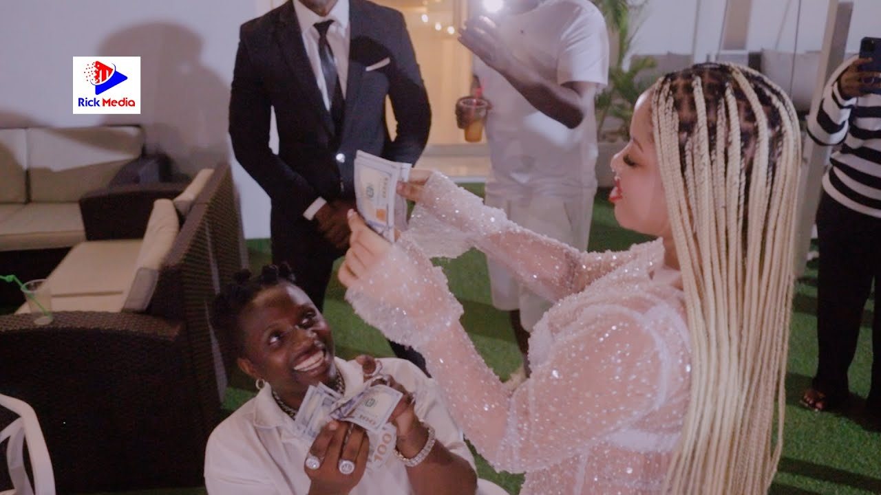 RAYVANNY Alivyomwagiwa MADOLA na FAHYMAH kwenye BIRTHDAY PARTY yake