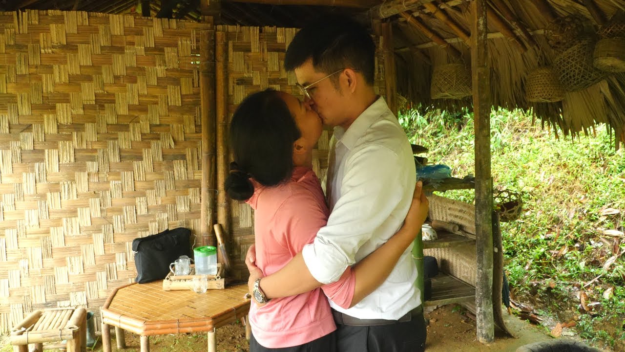 From Help to Love: How a Kind CEO Changed a Single Mother's Life - Trieu Ca