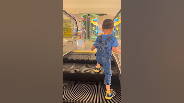 Funny Escalator🤪😀No Fear To Cute Kid😨#shorts #ytshorts #trend #escalator