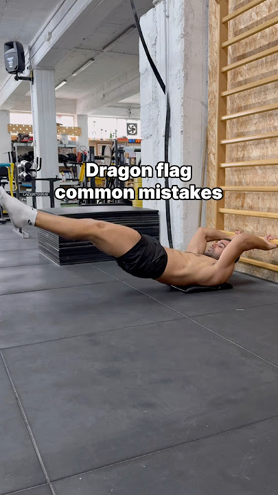 Dragon flag common mistakes ❌ and how to do it correctly ✅ #calisthenics #dragonflag #fitness #tips