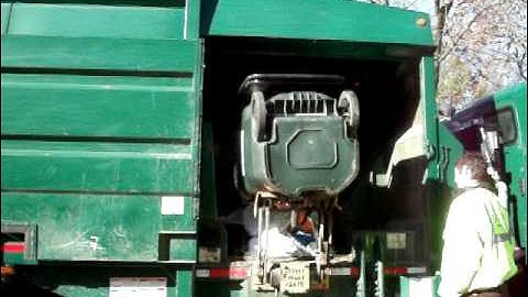 Mcneilus side loader