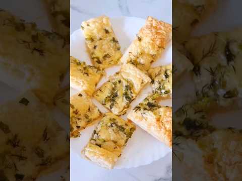 Быстрые слойки с сыром и зеленью. #рецепт #быстро #легкийрецепт #быстрыерецепты #быстроивкусно