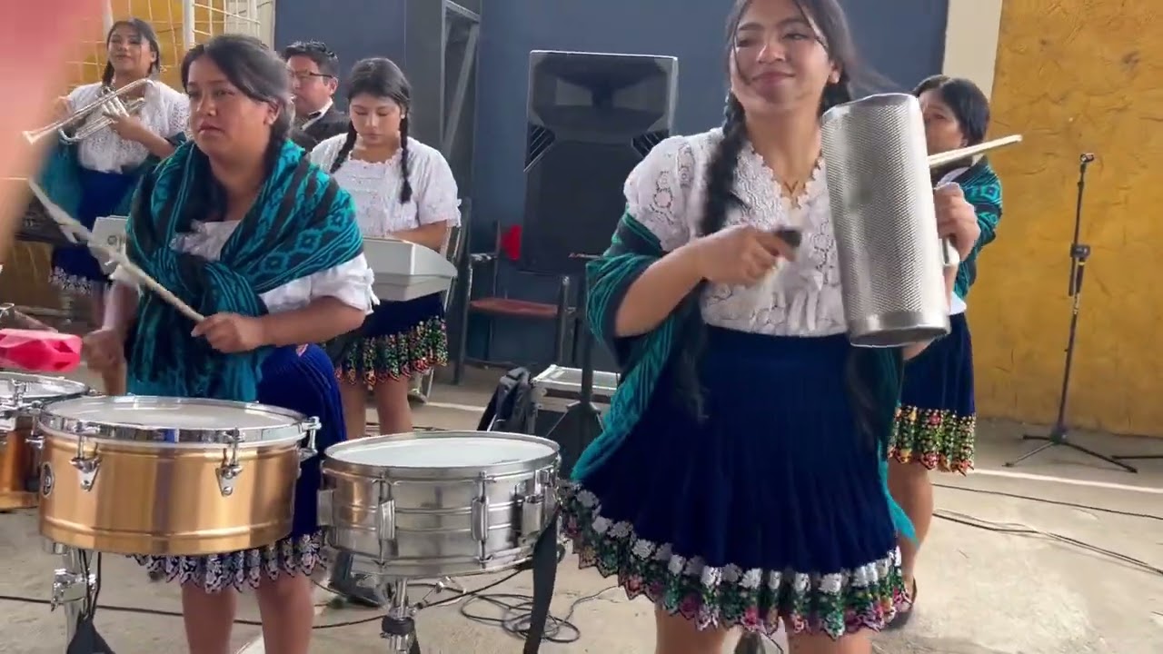 BANDA DE PUEBLO DE MUJERES ECUADOR