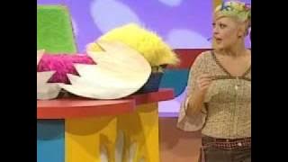 Hi-5 Kellie Egg-Chick-Hen Game