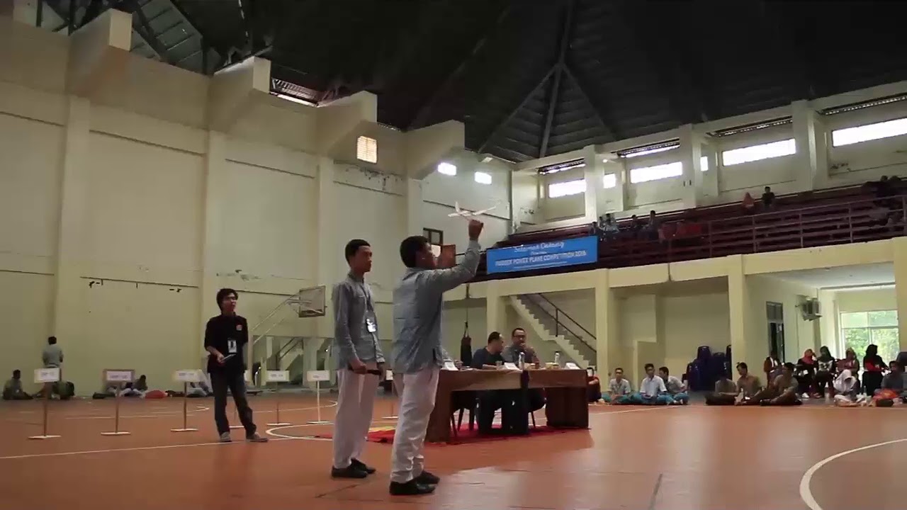 PESAWAT KAYU BALSA TERBANG DI UDARA | KOMPETISI SMA - YouTube