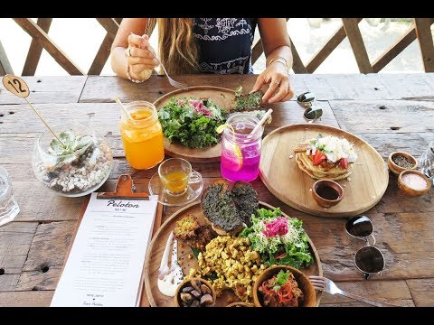 Видео: ALWAYS EATING: OUR BALI TOP 3 FOOD SPOTS VLOG!