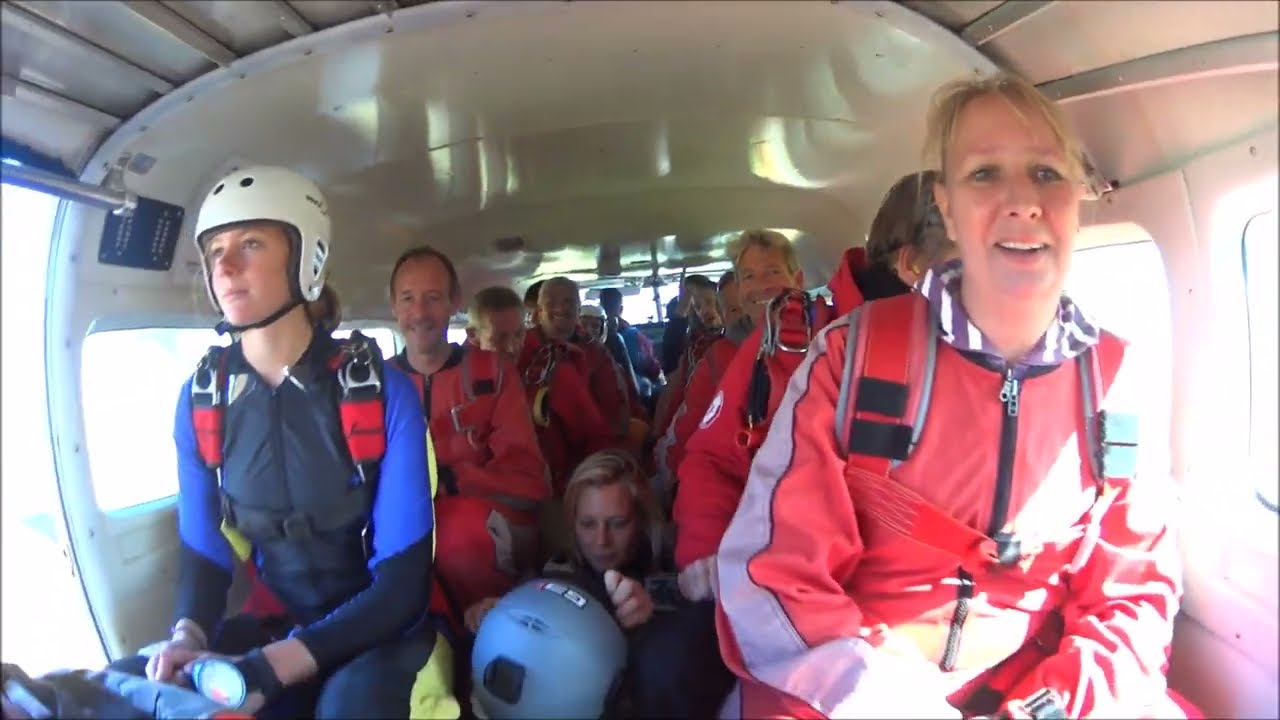 parachute freefall   guy  texel  2016