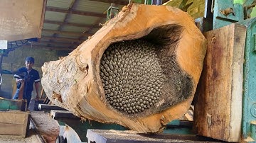 quite a hard struggle!!! sawing quite old and beautiful teak wood...