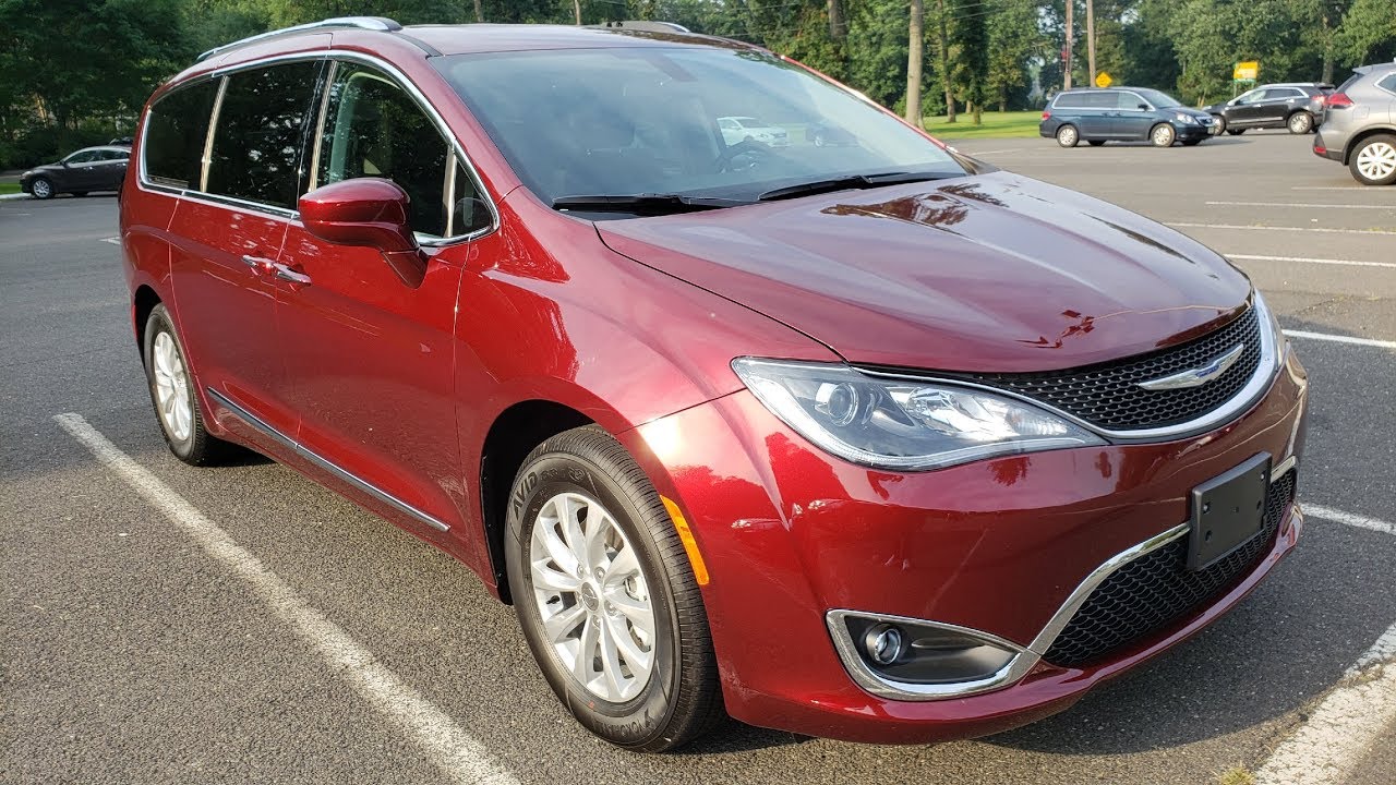 Обзор минивэна 2018 Chrysler Pacifica Touring L - YouTube