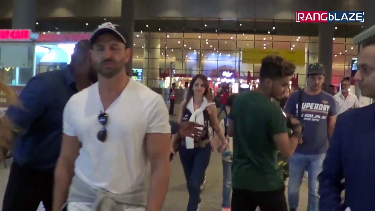 Hrithik Roshan with Family snapped at Airport