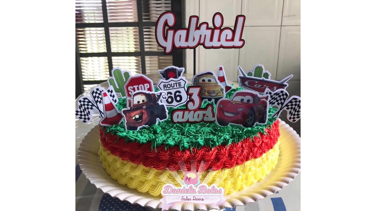 bolo carros com topper  Bolo carros, Bolo de aniversário de carros, Bolo  de carro