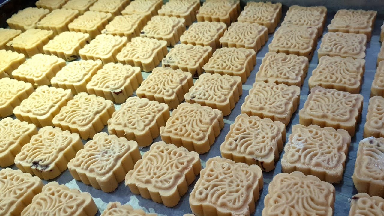 حلوة التمر او معمول التمر👌😍 بالطابع كدوب في الفم وجديها في نص ساعة اكتر من رائعة #معمول_التمر💖