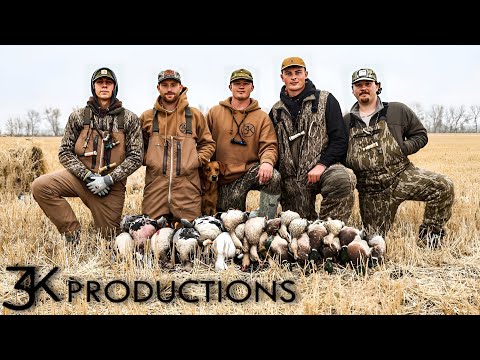 DUCK HUNTING THE PRAIRIE POT HOLES | HUGE DRY FEED
