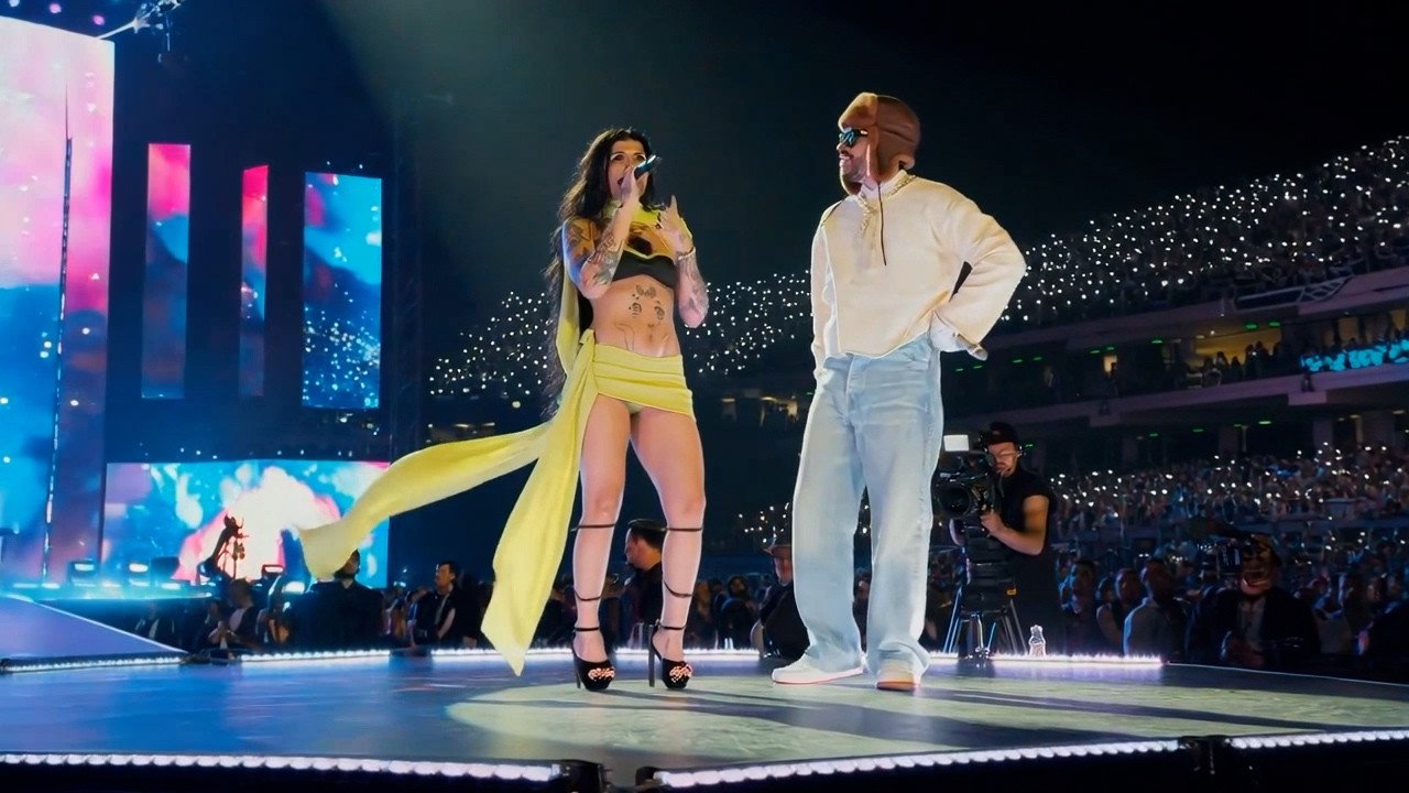 Cazz  y Bad Bunny cantando - Hablen lo que Quieran - en vivo DeBÍ TiRAR MáS FOToS World Tour