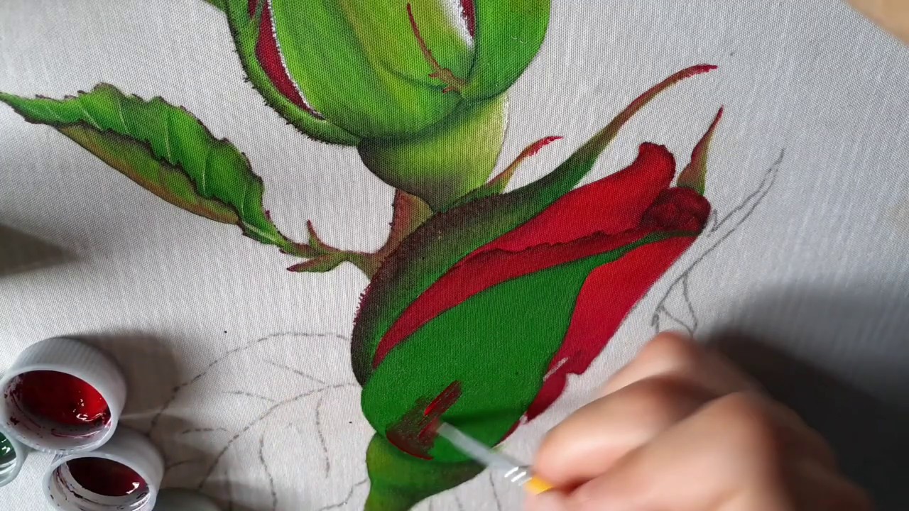 Como pintar um botão de rosa em tecido