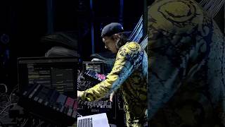 Download Lagu R2 FESTIVAL: WOW! 💣 I perfromed the world's first b2b with my own build AI 🚀👾👽 #techno MP3