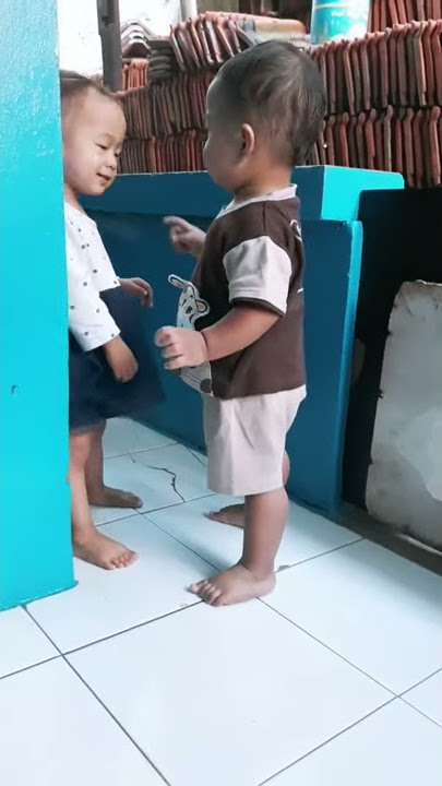 Bocil saling cium