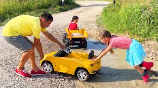 Sofia is stuck in the mud! Max helps his sister and fills a puddle with sand