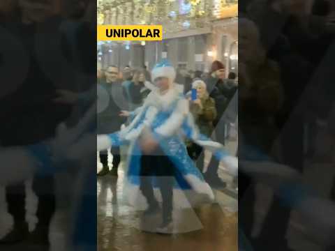 В центре Москвы ночью подпевали «Ще не вмерла Україна» и танцевали под Верку Сердючку #shorts