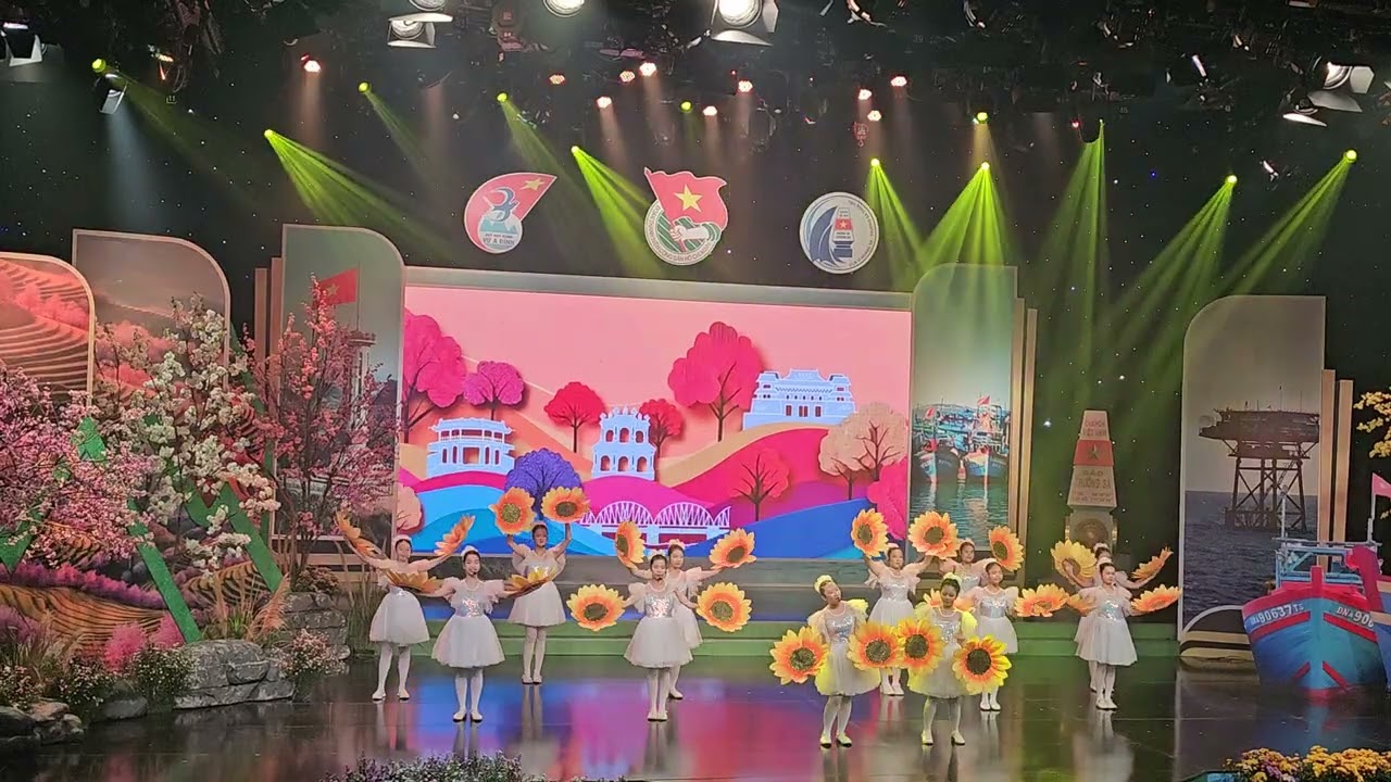 Vươn Cao Việt Nam