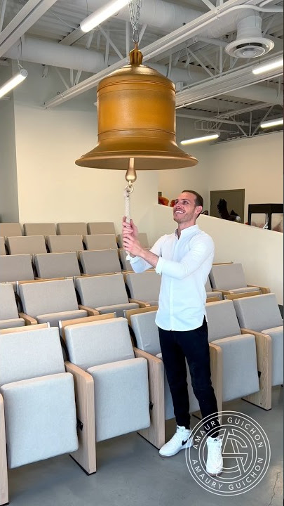 Chocolate Bell! 🔔 You just have to ring for dessert! #amauryguichon #chocolate #bell
