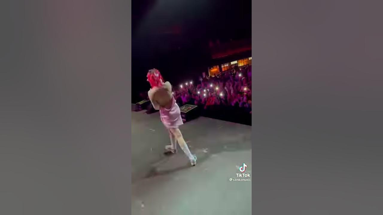 Инста Самка что устроила на концерте⁉️🤯😱 - YouTube