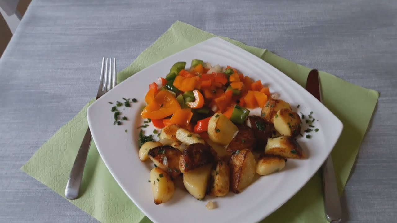 Koch Tutorial | Paprika Salat mit Bratkartoffeln zubereiten - YouTube
