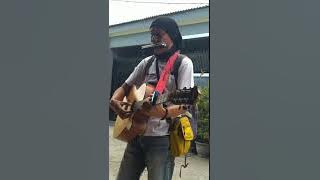 Pengamen Bersuara Merdu Menyanyikan Lagu Jamal Mirdad - Cinta Yang Hitam (Kisah Seorang Narapidana)