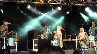 Lucius - &quot;Genevieve&quot; Live at The Reading Festival 2014